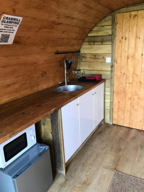 Crabmill Glamping with hot tub Terrain de camping /
station de camping-car in Wyre Forest District