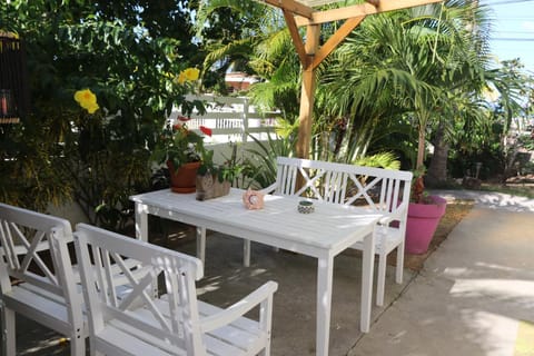 Garden, Dining area