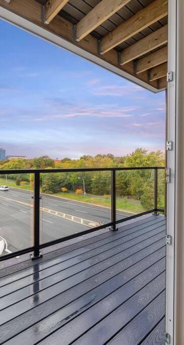 Luxurious&modern with balcony on the charles River Eigentumswohnung in Watertown