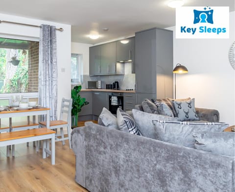 Key Sleeps - Free Parking - Horton - Leisure - Heathrow - Contractor Apartment in Slough