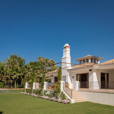 LVone, Villa in Los Verdiales, Golden Mile Chalet in Marbella