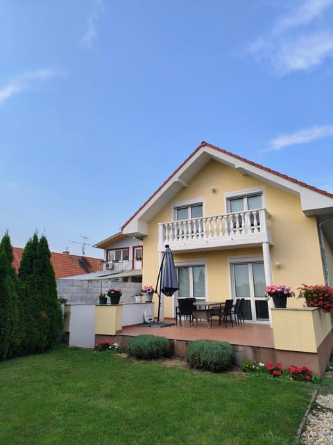 Modern & cozy house with 3 bed rooms and garden House in Bratislava