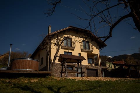 Montissimo Chalet Bed and Breakfast in Bran