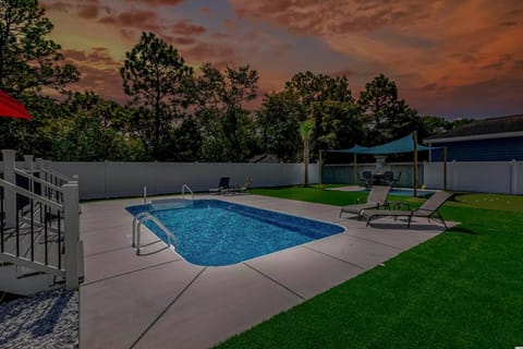 Immaculate Home With Putting Green and Private Pool! Pet Friendly 6 Bedroom- 4 Bath Duplex A&B House in North Myrtle Beach