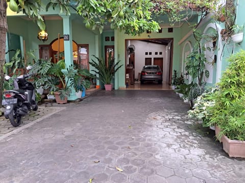 Rumah Gamelan Syariah Guest House Jogja Bed and Breakfast in Yogyakarta
