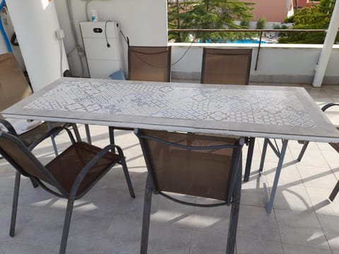 Balcony/Terrace, Dining area, Pool view