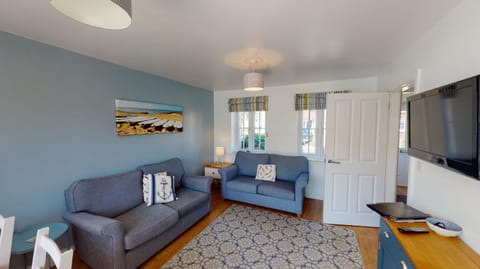 Anchor Down at The Bay, sleeps 4-6 in 2 bedrooms, dogs welcome too House in Primrose Valley