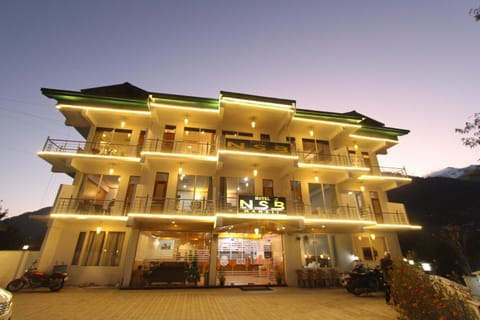 Property building, Facade/entrance, Night