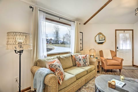 Picturesque Cottage in the Heart of Trenton! Maison in Trenton