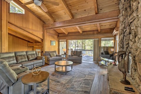 Tahoe City Home with Hot Tub - 1 Mi to Beach Casa in Tahoe City