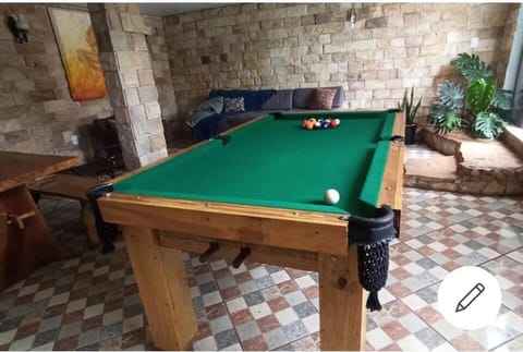 Billiard, Game Room