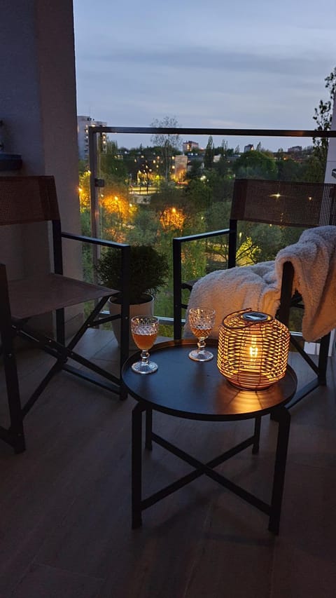 Night, View (from property/room), Balcony/Terrace