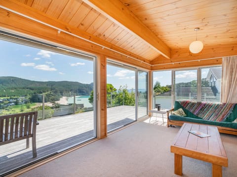 Onemana Lookout - Onemana Holiday Home House in Whangamatā