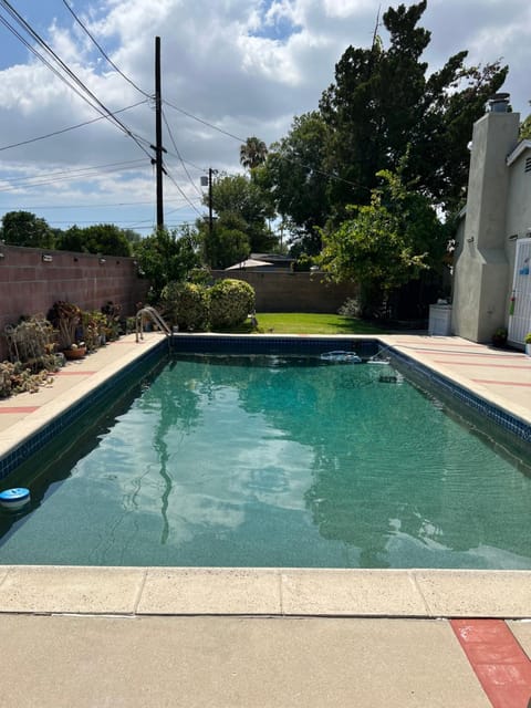Luxury Oasis Home w/Pool Near CSUN-6 Guests Casa in North Hills
