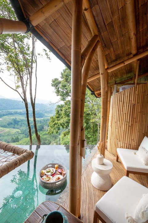 Cliffside Bamboo Treehouse with Pool and View Villa in Sidemen