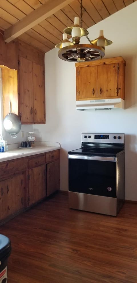 Kitchen or kitchenette, pet friendly, stove