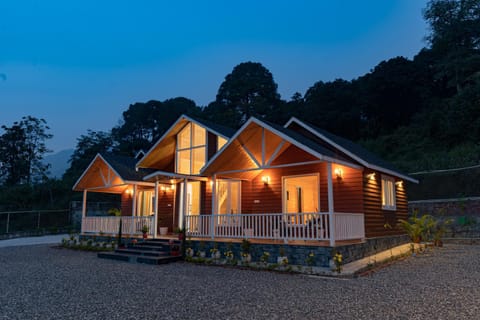 Property building, Facade/entrance, Night, Garden, Garden view, Seasons