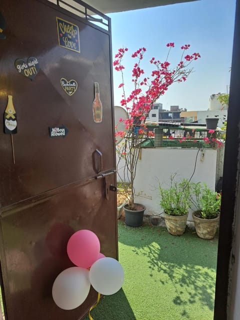 Private room with Sky Garden in Green Bacchus by Walias Bed and Breakfast in Gurugram