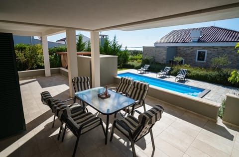 Balcony/Terrace, Pool view, Swimming pool