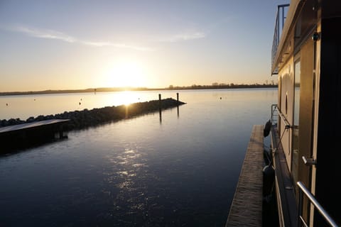 Property building, View (from property/room), View (from property/room), Lake view, Lake view