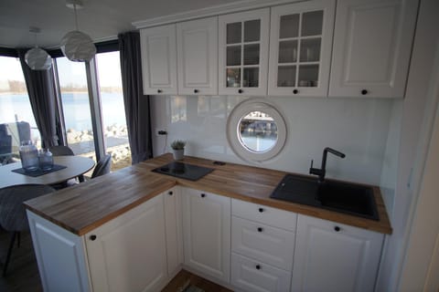 Kitchen or kitchenette, Living room, Photo of the whole room, kitchen