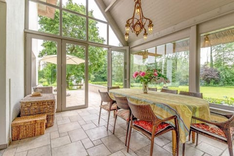 Patio, Dining area