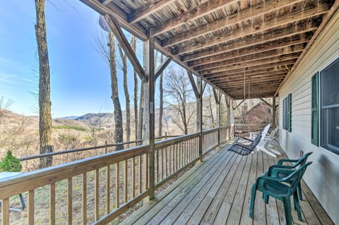 Maggie Valley Home with Mountain Views and Decks! House in Maggie Valley