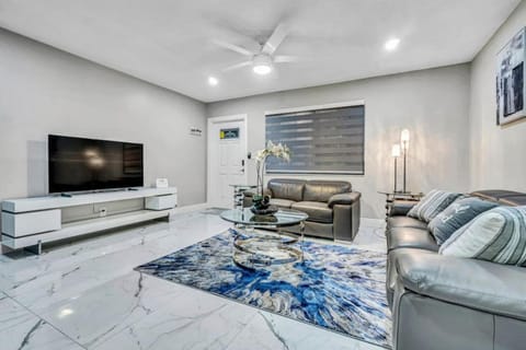 Three Bedroom Pool Home with Modern Interior Design House in Coral Springs