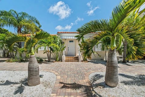 Heated Pool, Beach, Miramar Villa by RoveTravel House in West Palm Beach