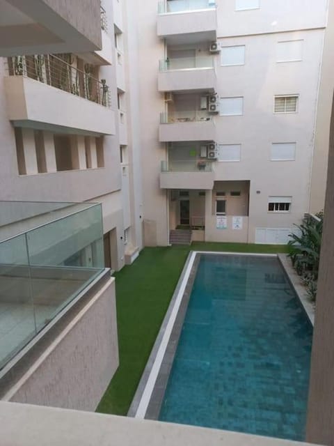 Magnifique appartement avec terrasse et piscine Condo in Mrezga