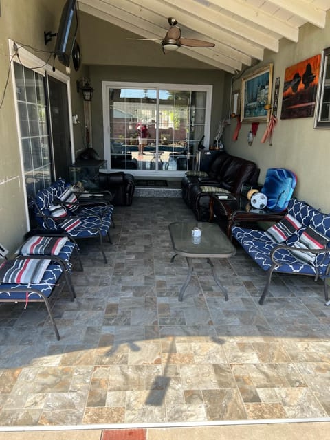 Vacation Rental w Pool &Garden 6 Guests near CSUN Maison in North Hills