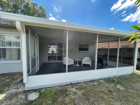 Cozy 3 bedrooms home close to everything in Tampa! House in Greater Carrollwood