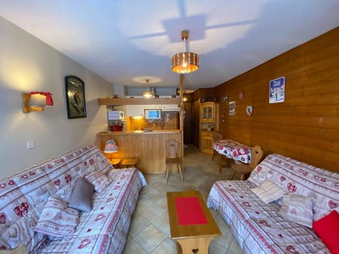 Studio cosy avec Multi Pass, à 100m des remontées Linga, garage et WiFi inclus, idéal ski et été - FR-1-693-82 Apartment in Châtel