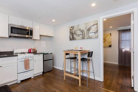 Newly remodeled and furnished home near downtown SFO Apartment in Daly City