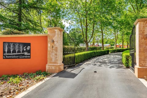 Garden, Street view