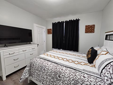 Room for rent in Apartment Vacation rental in Hartford