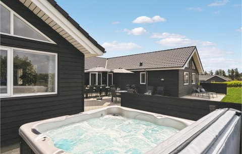 Beautiful Home In Lkken With 8 Bedrooms, Sauna And Indoor Swimming Pool Casa in Løkken