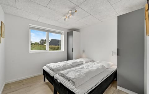 6 Bedroom Beautiful Home In Ringkbing House in Søndervig