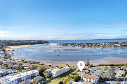 Property building, Bird's eye view, Beach, Lake view