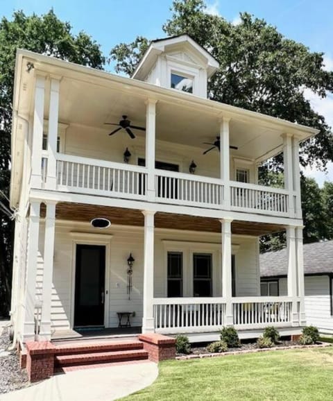 Quiet & Cozy 4BD, 3BA Family Home House in College Park