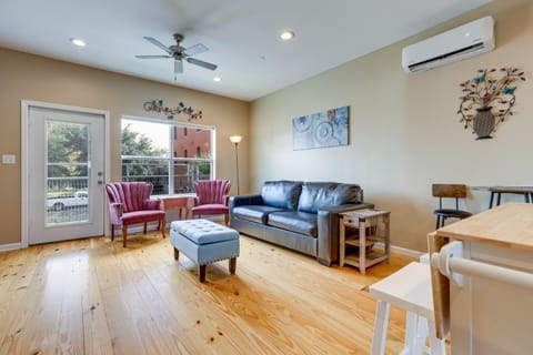 Walkable Downtown Apt with Game Room! Condo in Mobile