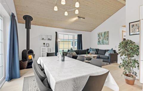 Beautiful Home In Grsten With Wifi House in Sønderborg