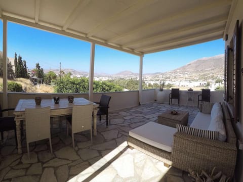 Facade/entrance, Balcony/Terrace, Seating area, City view, Garden view, Sea view, Quiet street view, locker