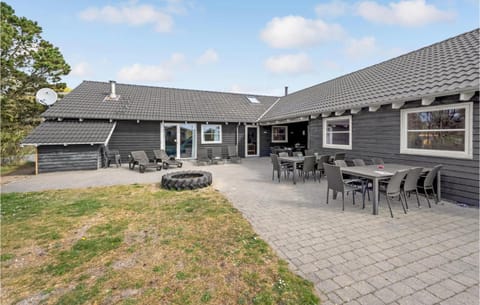 Nice Home In Vejers Strand With Kitchen Casa in Vejers