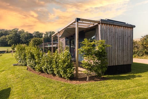 Facade/entrance, Hot Tub, Balcony/Terrace, Garden view