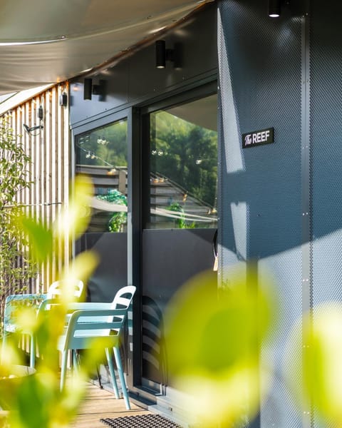 Facade/entrance, Balcony/Terrace