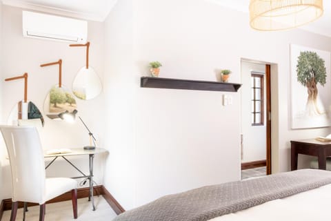 Avemore Olive Apartment - with Backup power Condo in Stellenbosch