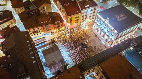 Bird's eye view, Evening entertainment