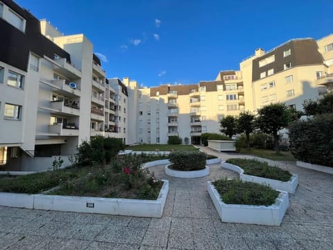 4 pièces avec parking à 2 min du centre commercial et du lac de Créteil Apartment in Créteil