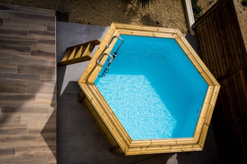 Domaine de Mérins, 10 couchages avec piscine, face à la rivière, à 4km de la plage House in Fleury